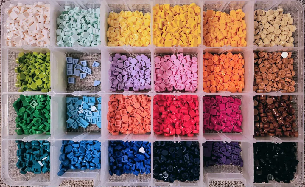 Neatly sorted Lego dots!