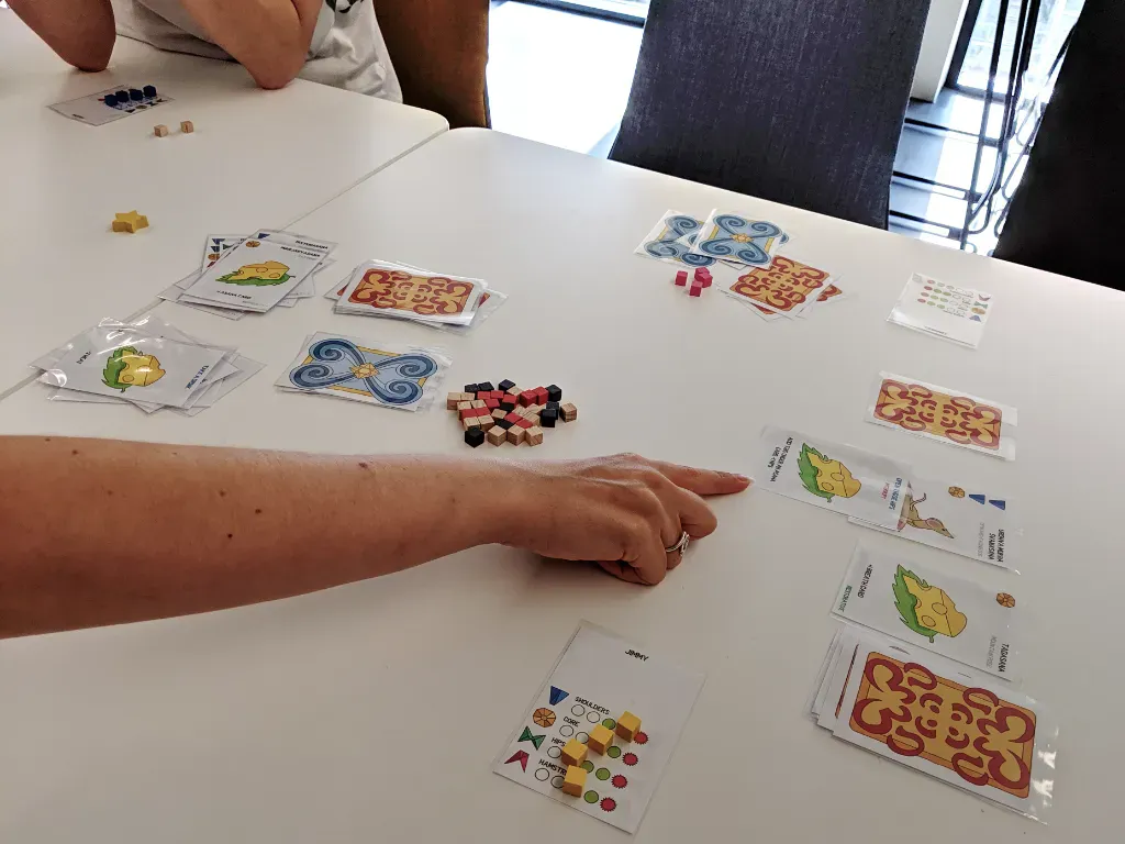 Playtesting an early version with 4 players Playtesting an early version with 4 players